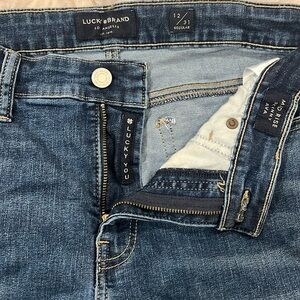 Lucky brand size 12/31 regular mid rise skinny Ava jean